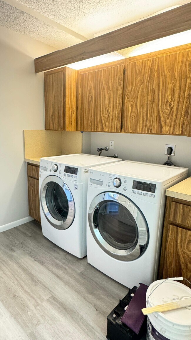 Building Photo - 6049 Balboa Cir