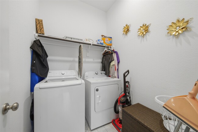 Building Photo - 4512 Bartagrass Dr