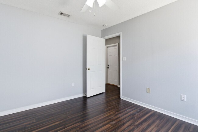 Building Photo - 3 Bedroom in Crestview!!