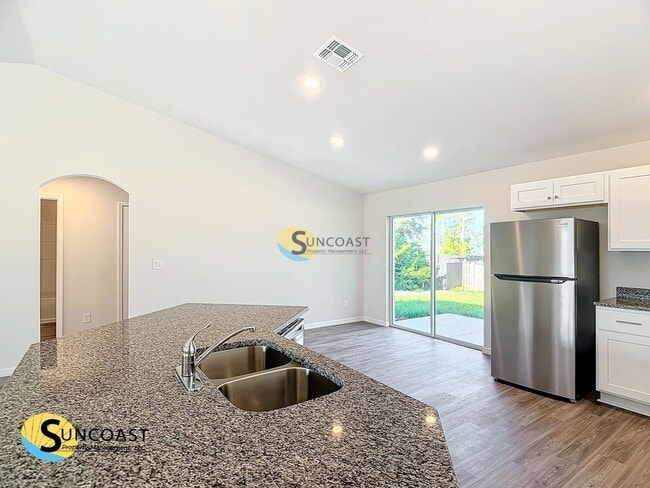 Building Photo - 27170 Jordan Ave