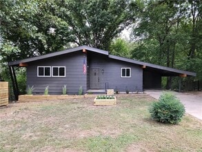 Building Photo - 6 Brompton Dr