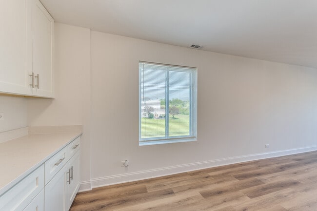 Building Photo - 900 Perrie Dr