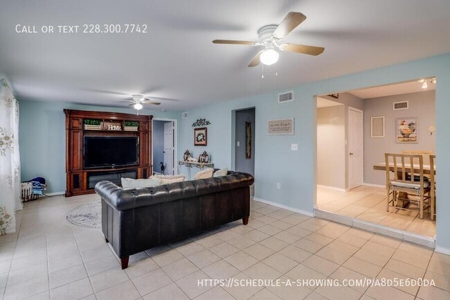 Building Photo - 419 E 2nd St