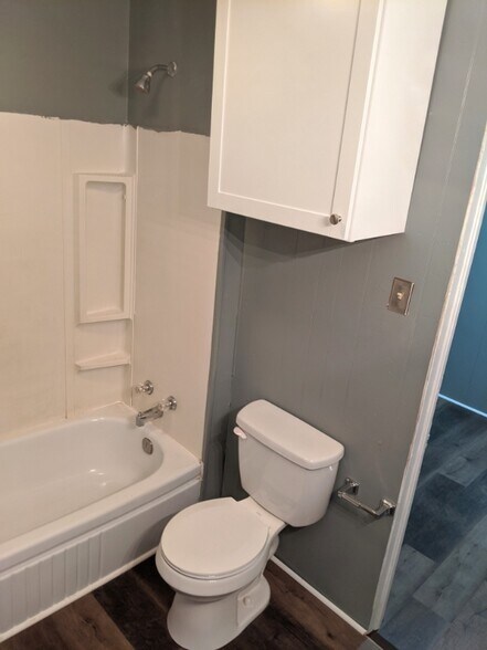 Building Photo - 700 Lincoln St