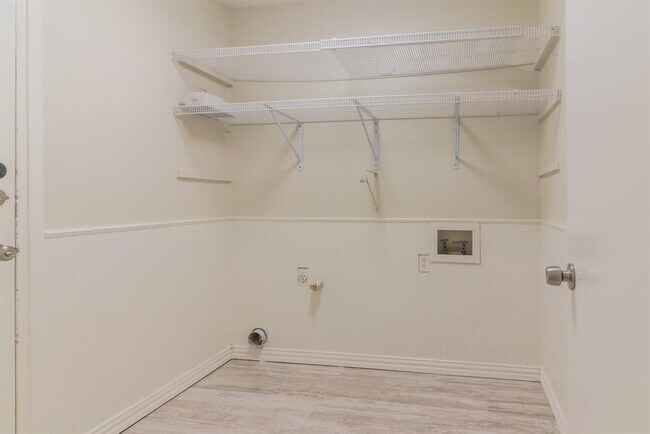 Building Photo - 10102 Missel Thrush Dr