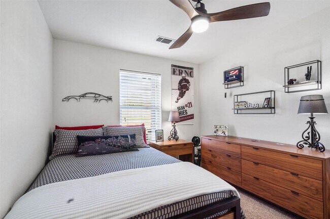 Building Photo - Beautiful Home In Pecan Planation