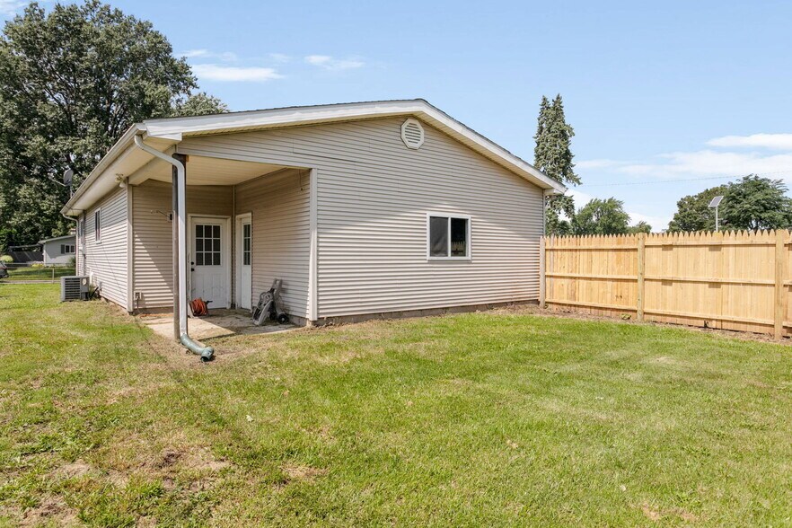 Building Photo - 1536 Byron Dr