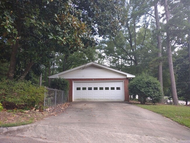 Building Photo - 732 N Harrison Ave