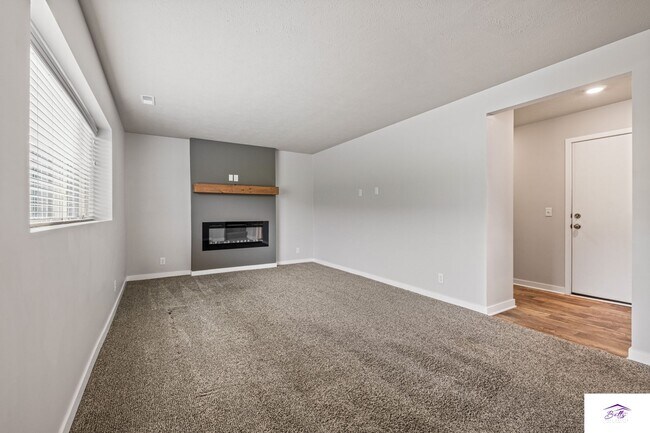 Building Photo - WELCOME HOME!