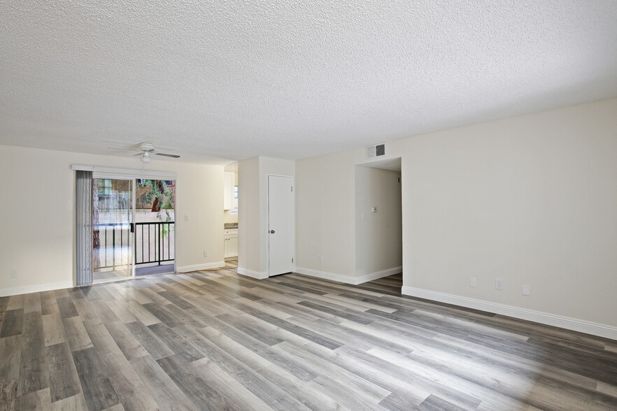 Building Photo - Torrance Courtyard Apartments