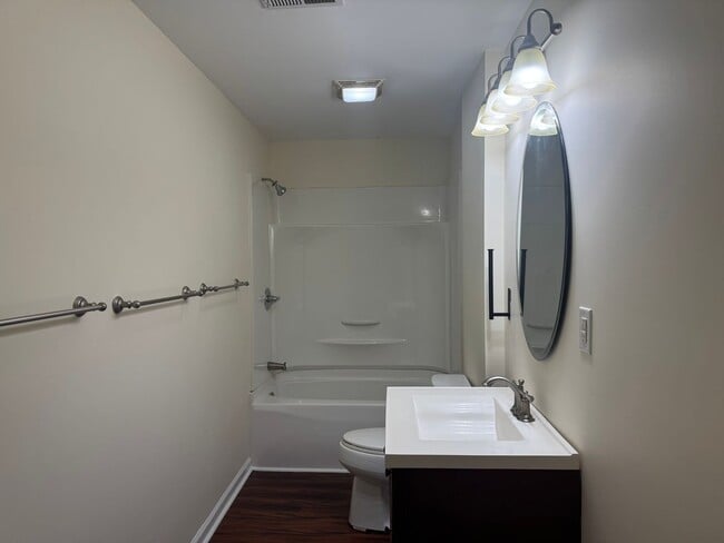 Building Photo - Newly remodeled brick home in New Bern