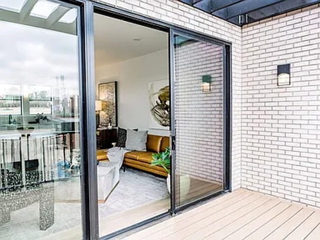 Building Photo - 1345 Keosauqua Way