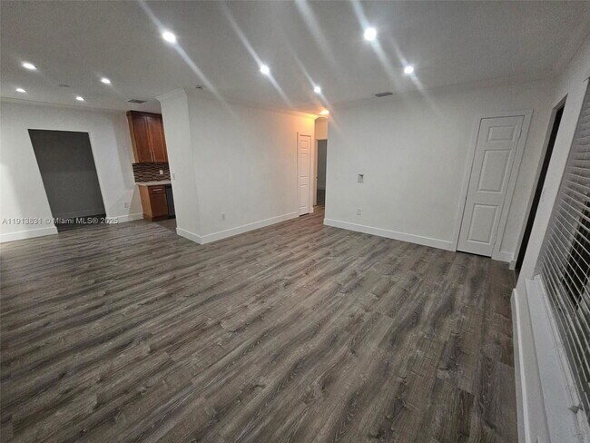 Building Photo - 425 NE 109th St