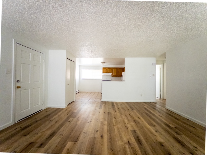 Building Photo - 2136 Friendship Pl