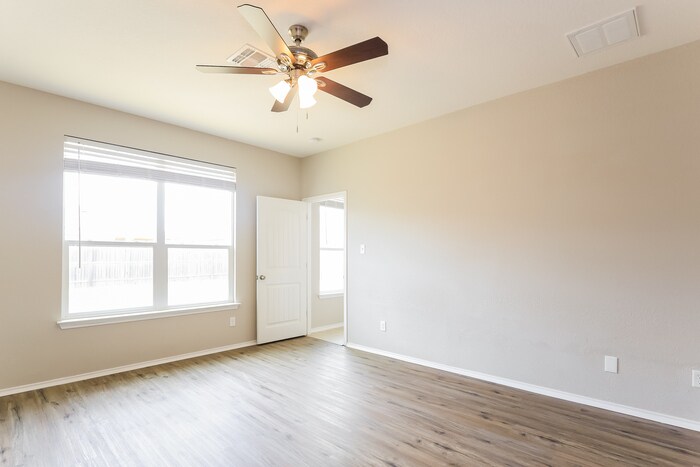 Building Photo - 8422 Buckhorn Parke