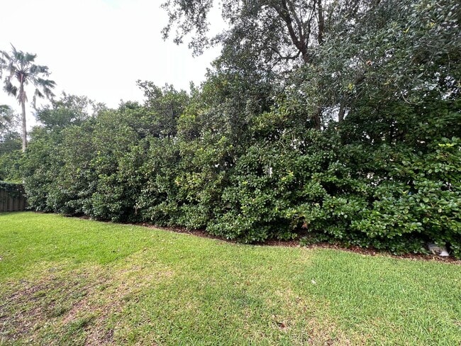 Building Photo - Wonderful 4/3 minutes from the beach! Must...