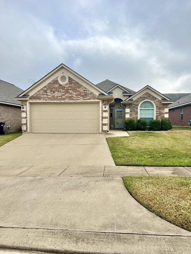 Building Photo - 4344 Spring Garden Dr