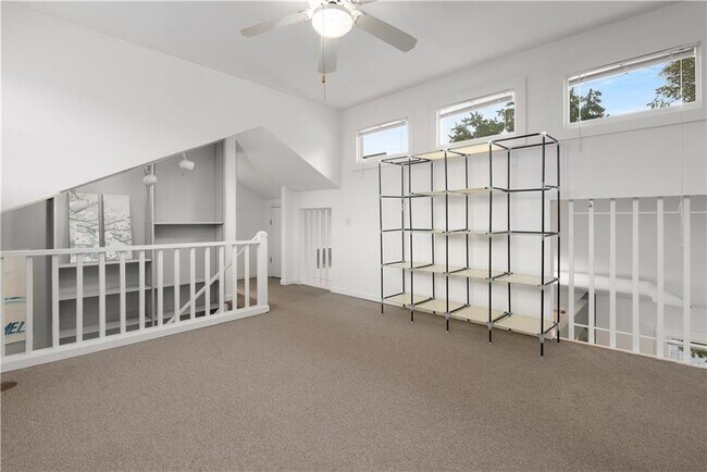 Building Photo - 2035 Manchester St NE