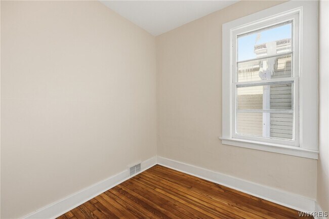 Building Photo - 36 Krakow St