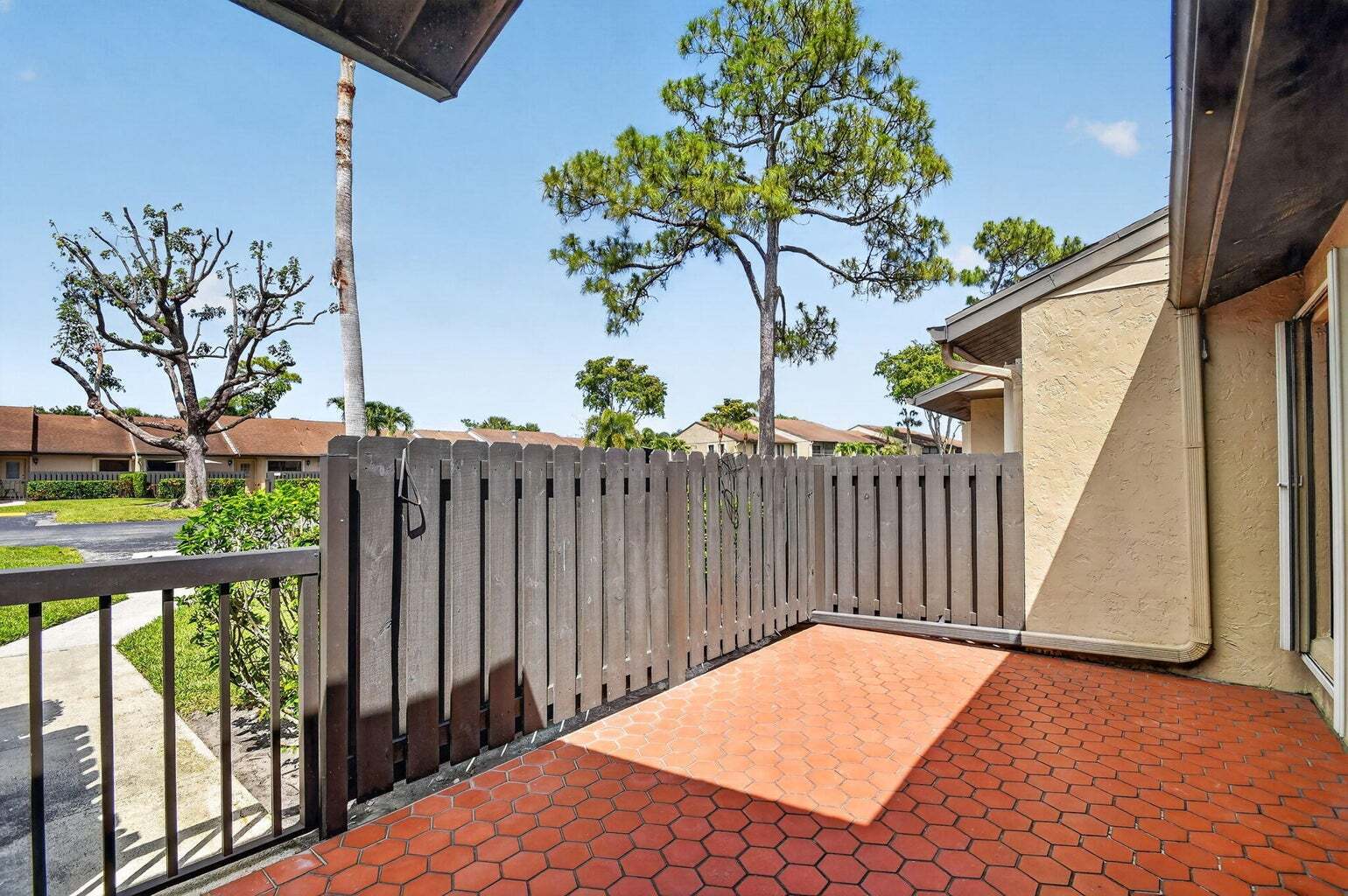 Building Photo - 704 Sunny Pine Way