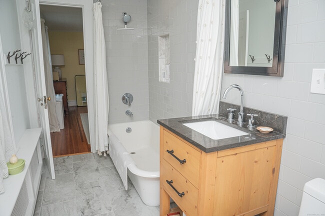Building Photo - 6 Selden Ave