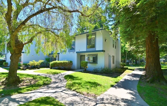 Building Photo - $3,540 / Bright & Spacious 3BR/ 2.5BA Town Home in Newark City