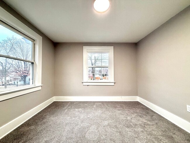 Building Photo - 4 Bedroom House