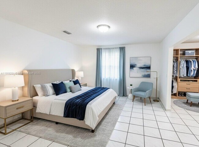 Building Photo - 1750 W 46th St