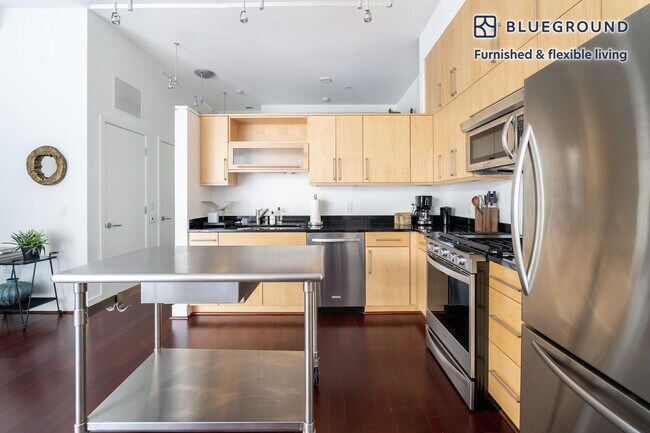 Building Photo - 8210 Crestwood Heights Dr