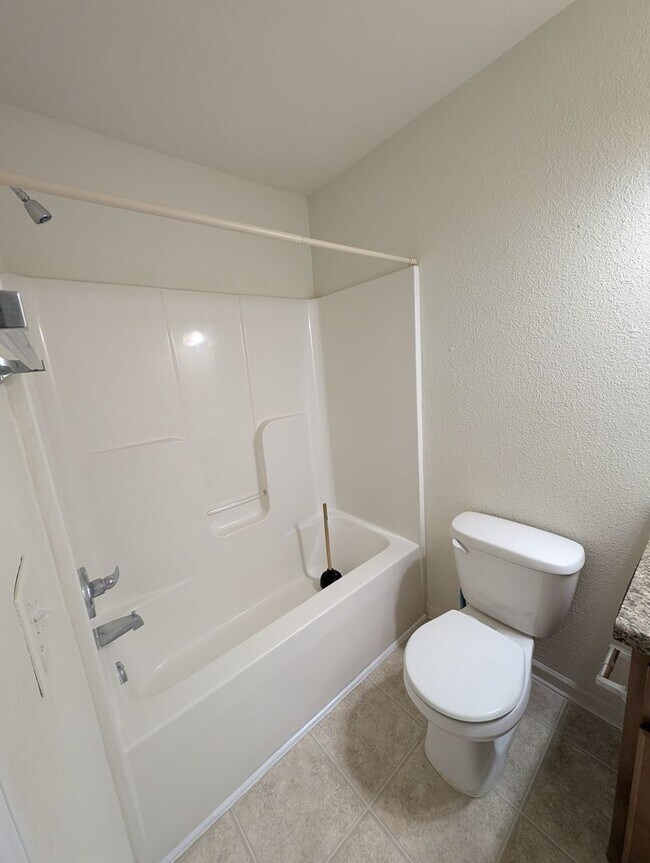 Building Photo - 204 Valleyside Dr NE