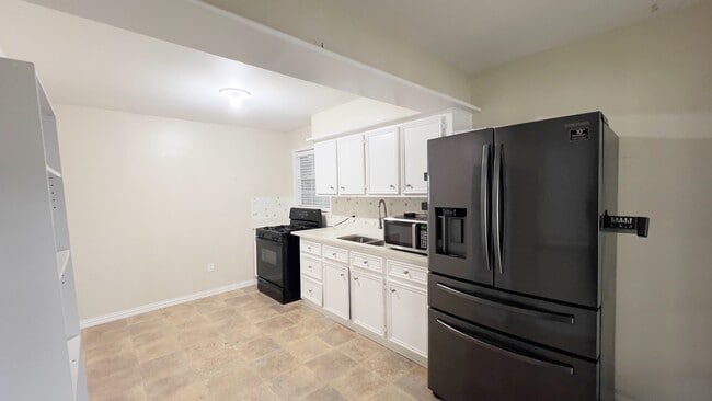 Building Photo - 7441 Evie Ln