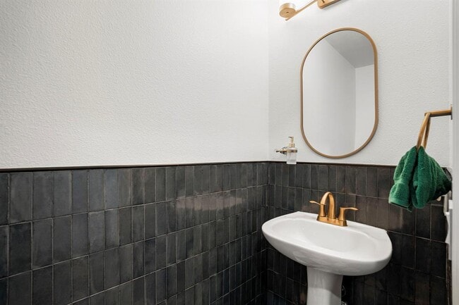 Building Photo - 6208 Perlita Dr