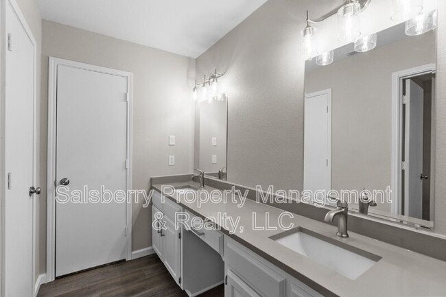 Building Photo - 3620 Harwood Ct