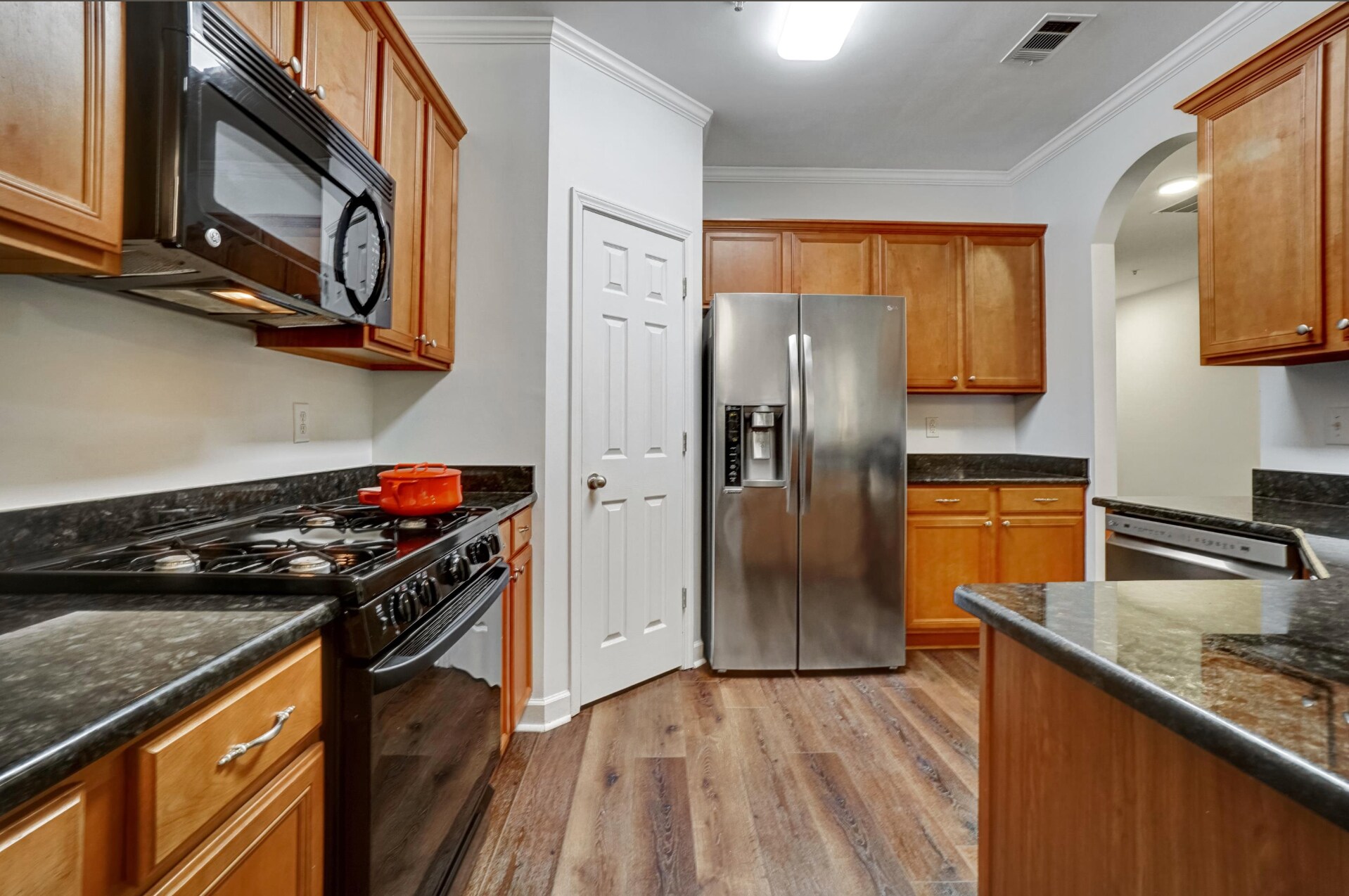 Kitchen - 702 Surrey Park Pl SE