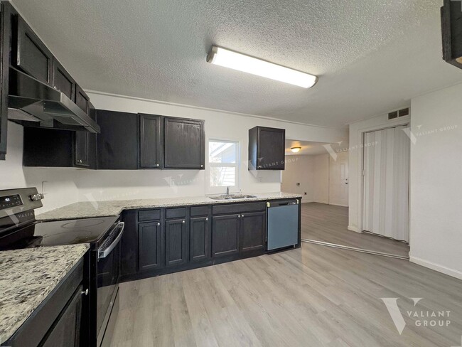 Building Photo - Spacious 4-Bedroom, 2-Bathroom Home in the...