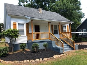 Building Photo - 2 BR, 1 Bath Bungalow located 1 mile from ...