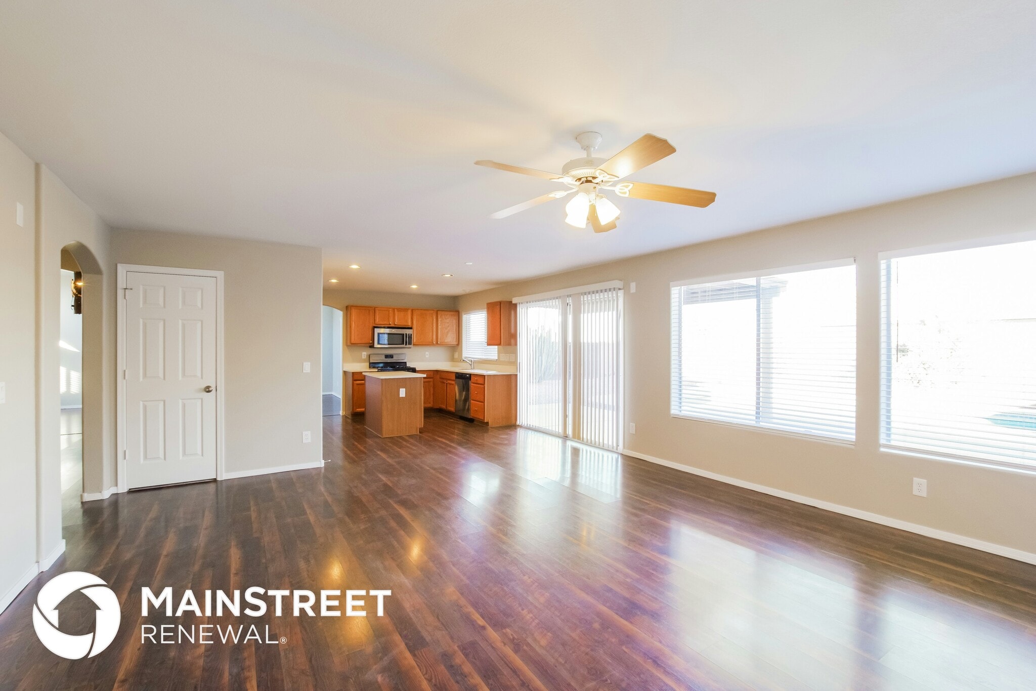 Building Photo - 10878 W Lone Cactus Dr