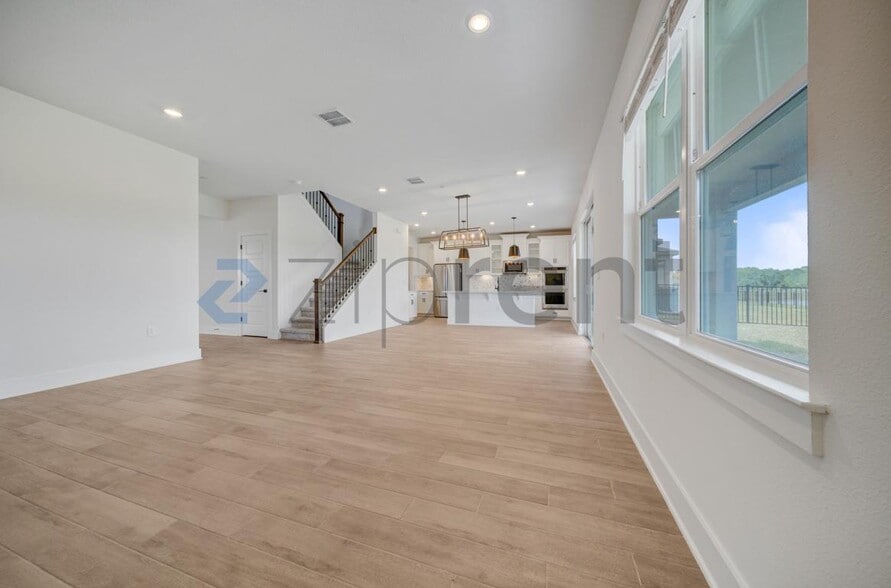 Building Photo - 534 Sun Chaser Dr