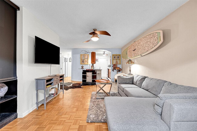 Building Photo - 2200 NE 66th St