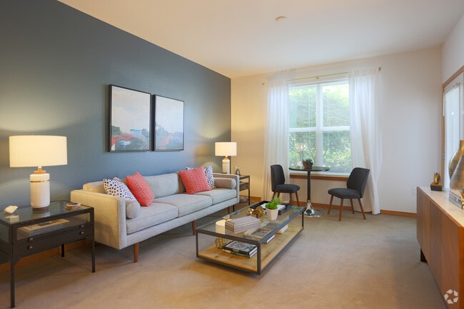 Interior Photo - Deveraux Glen