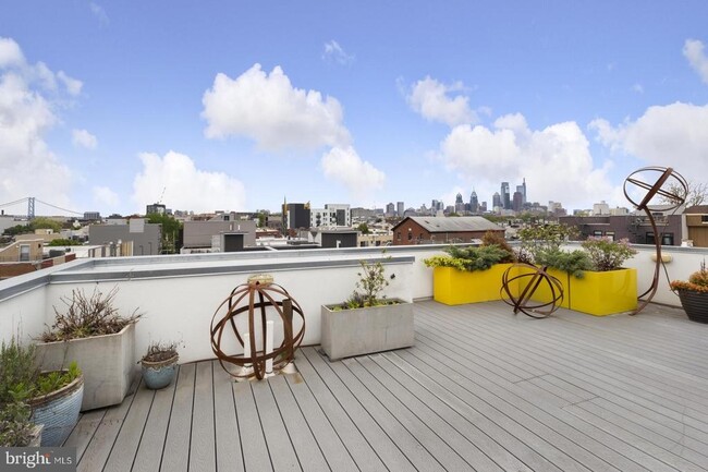 Building Photo - 1108 N Bodine St