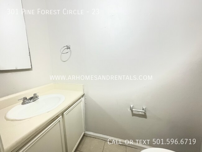 Building Photo - 301 Pine Forest Cir