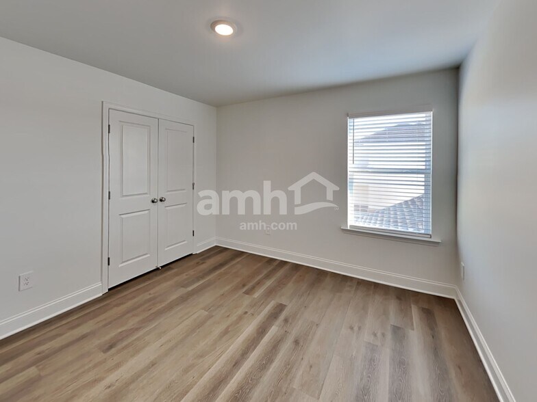 Building Photo - 322 Golucke Wy