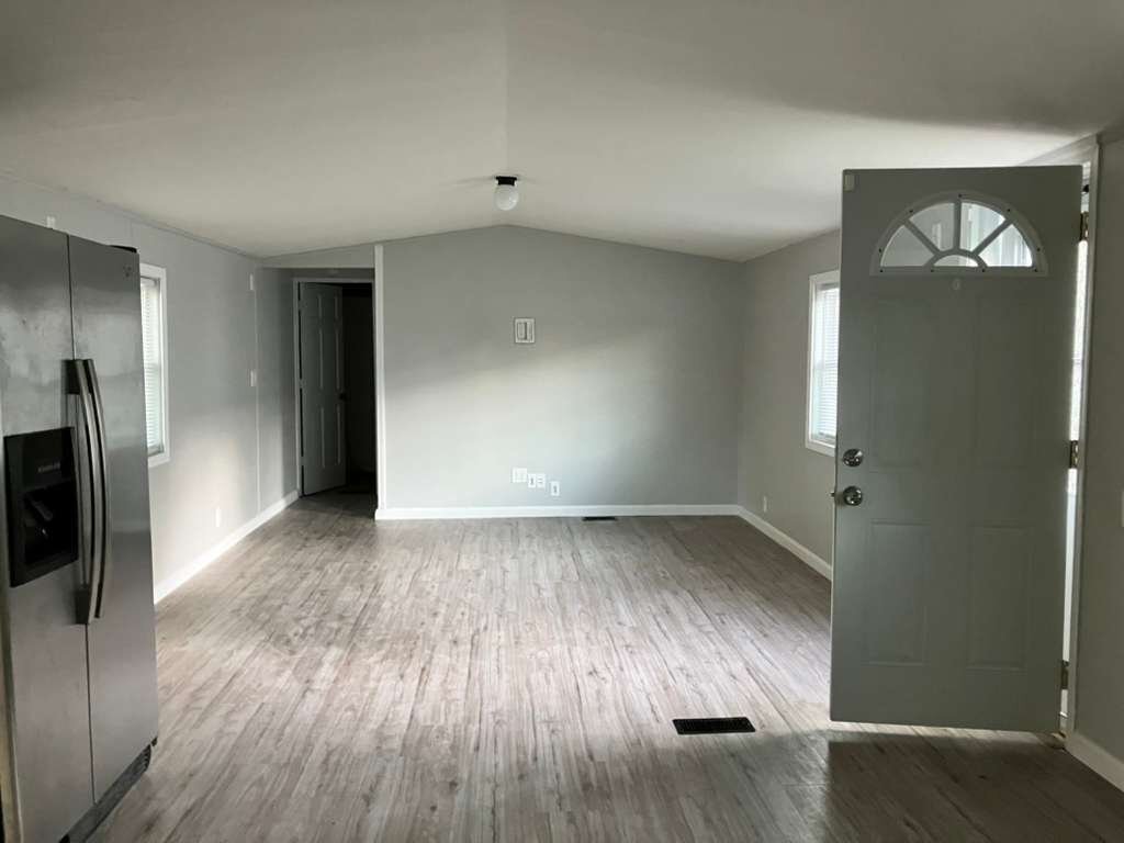 Building Photo - 4 Deerwood Park