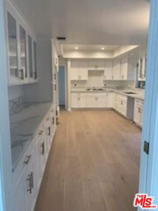 Building Photo - 370 S Elm Dr
