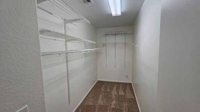 Building Photo - 4 Bedrooms near Silverado Ranch!