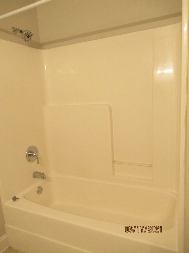 Building Photo - 3430 Beacon Dr