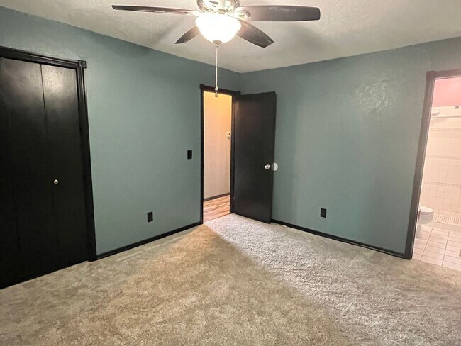 Building Photo - Charming 3 Bed 2 Bath!!