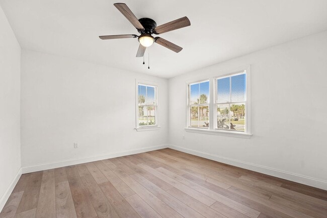 Building Photo - 2 Bed 1.5 Bath Jax Beach - Walk to the Beach- Newly remodeled