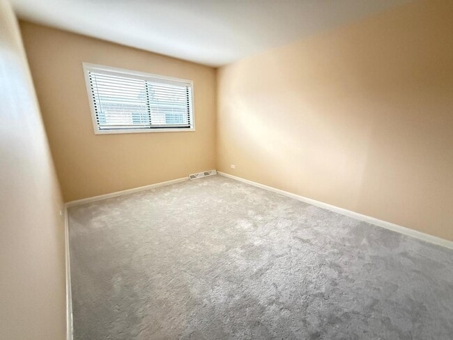 Building Photo - 10021 Frontage Rd